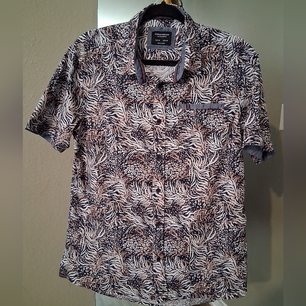 Sunrise Kingdom Casual Black and White Tropical Print Button-Down Shirt